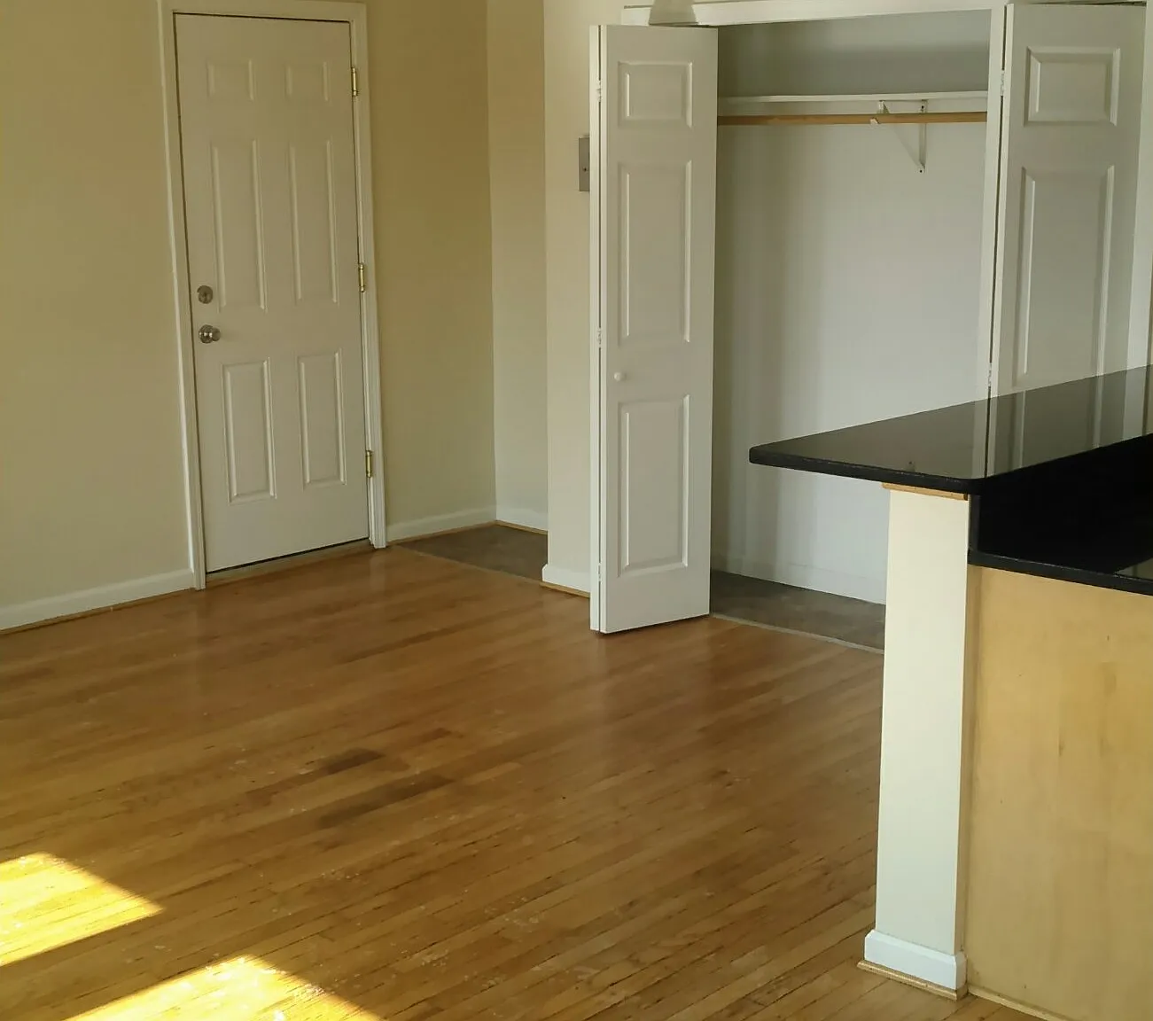 960 Amherst St — Photo 4