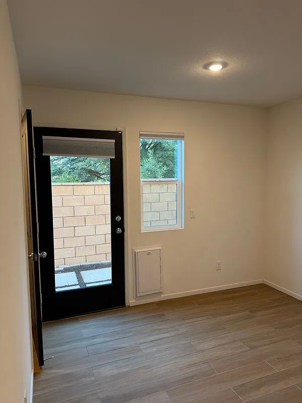 1 bed, 1.5 bath, 440 sqft, $1,500 — Photo 2