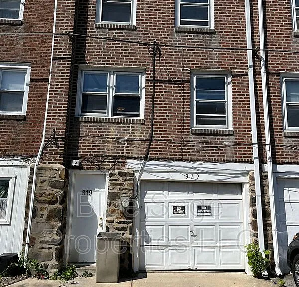 319 S Church St — Photo 18