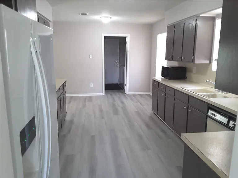 18521 Railroad Ave — Photo 12