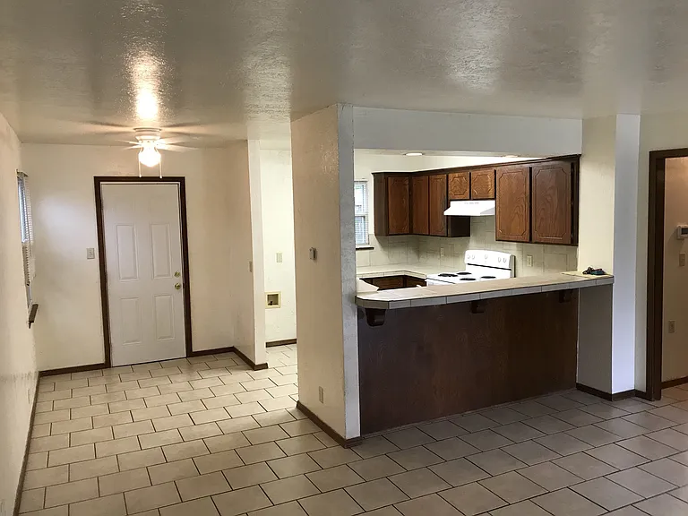417 W Johnson St — Photo 2