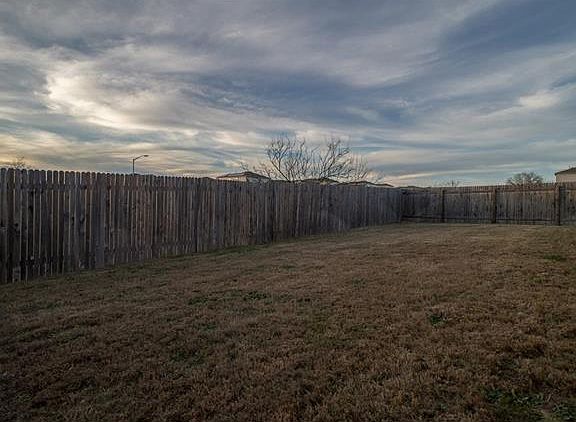 4th image of 202 Pebble Creek Ln