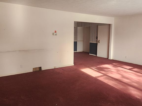 4th image of 4610 Skyline Dr