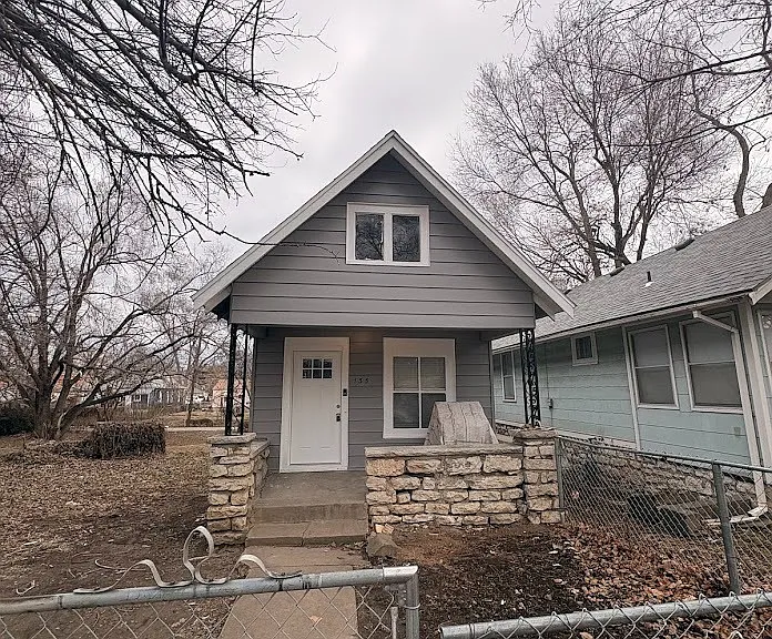 135 Lawndale Ave — Photo 2