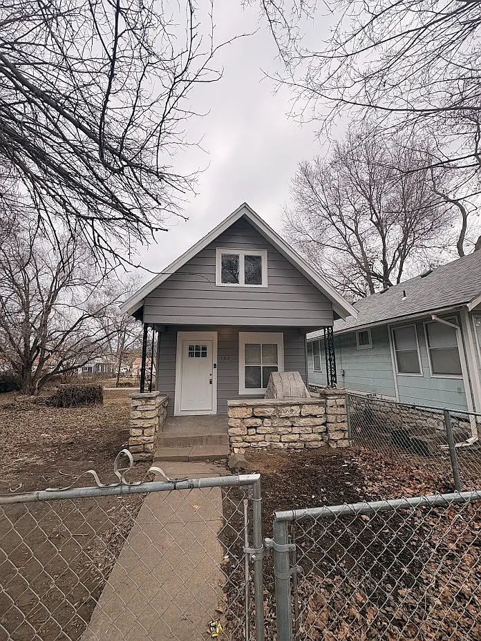 Building Photo - 135 Lawndale Ave