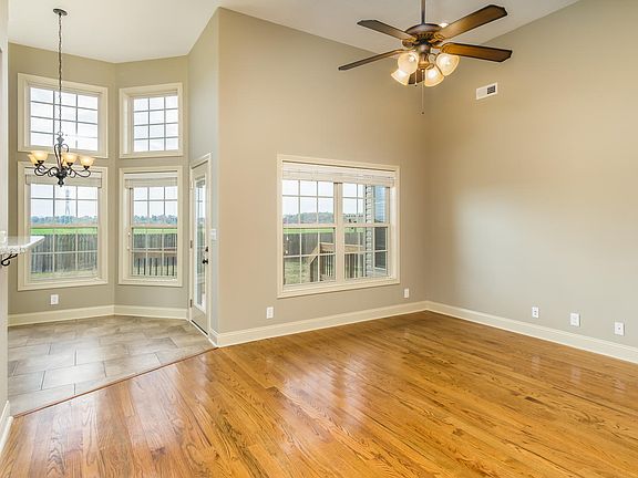 5th image of 1904 Apache Way