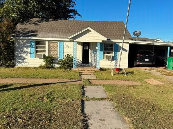 203 E 9th St, Quanah, TX 79252