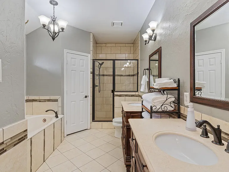 19 Alamosa Dr — Photo 14
