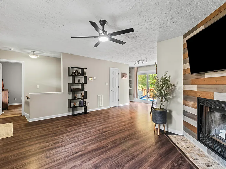 6804 Buttermere Dr — Photo 7