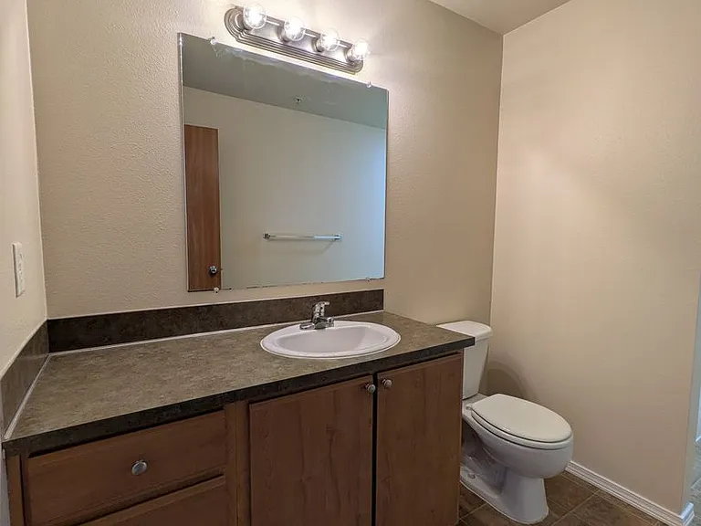 Wellesley Park Apartments — Photo 19