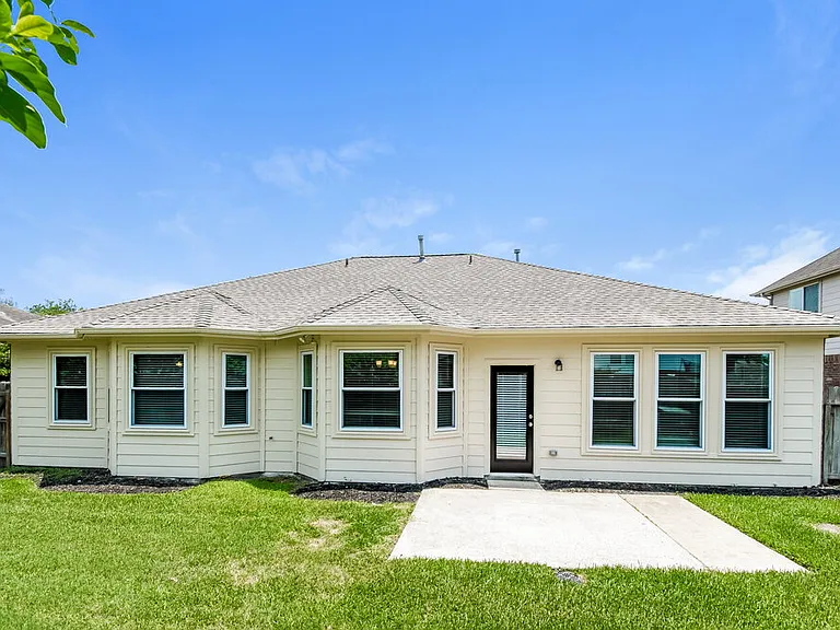 403 Cedar Lake Dr — Photo 16
