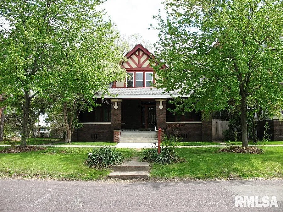 510 NE Madison Ave photo 1