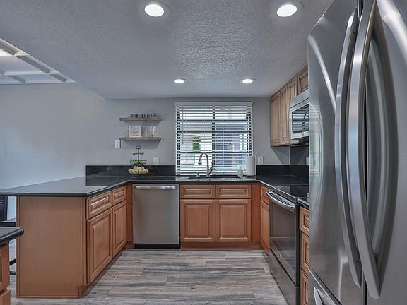5th image of 236 Wales Dr