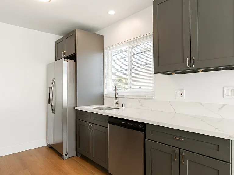352 S Doheny Dr #7 — Photo 7