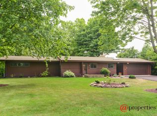 1001 W Clarendon Rd, Arlington Heights, IL 60004