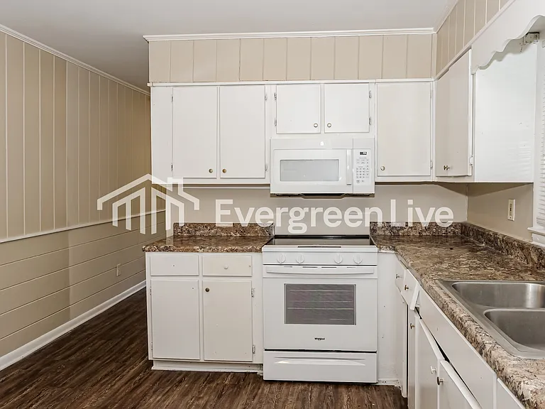 216 8th Ave SW — Photo 8