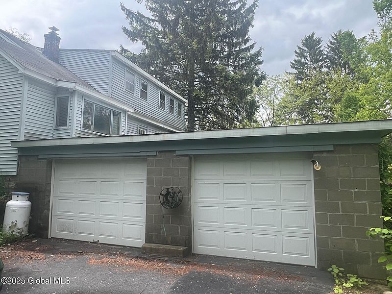 4th image of 928 Sacandaga Road