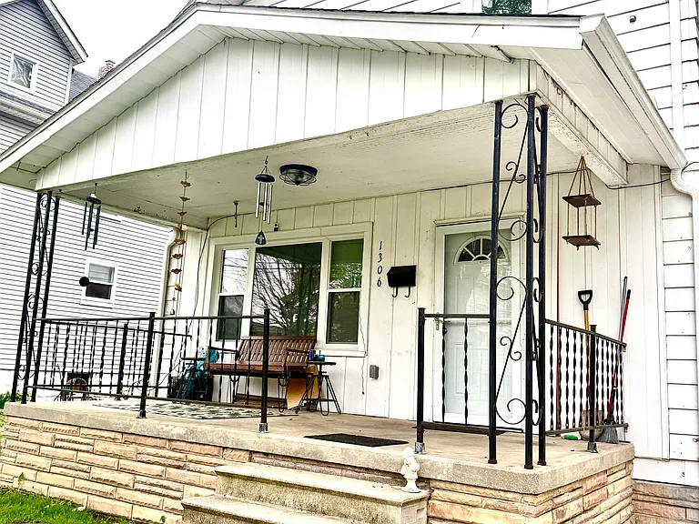 1306 Harpster Ave — Photo 1