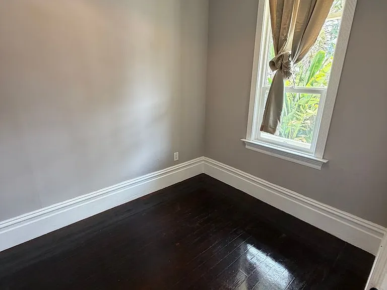 3259-3261 Louise St — Photo 7