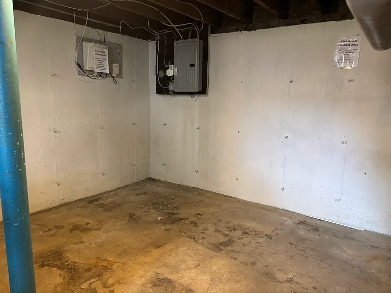 744 W Shore Rd — Photo 9