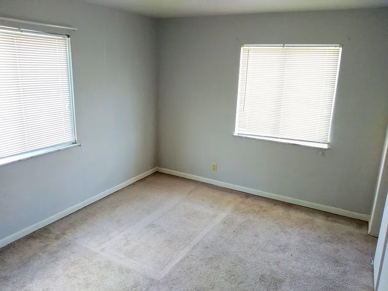 600 Wooddale Ter — Photo 12