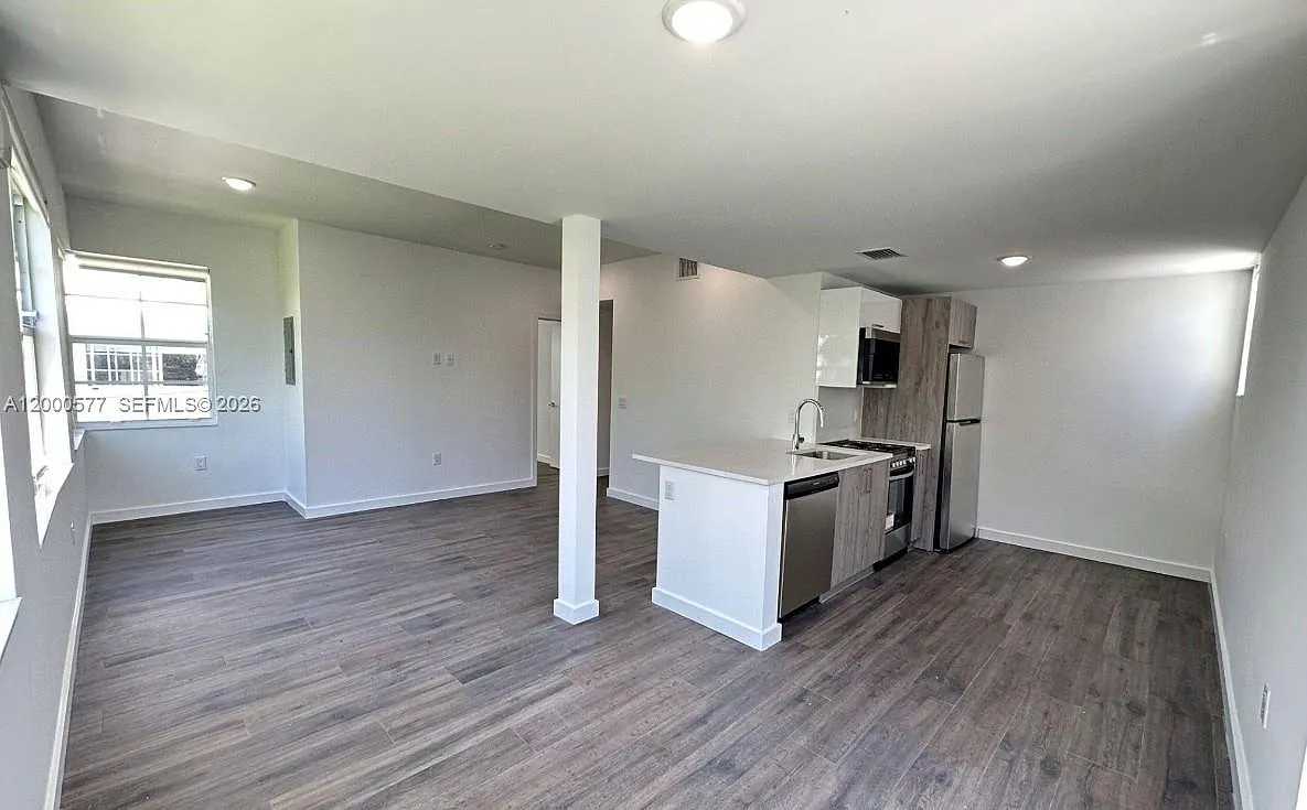 Building Photo - 1570 Euclid Ave #6