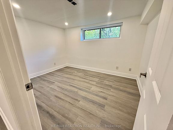 3rd image of 41 Brixham Ter #Basement