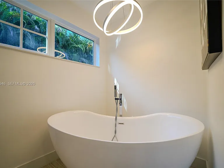 8134 Twin Lake Dr — Photo 11