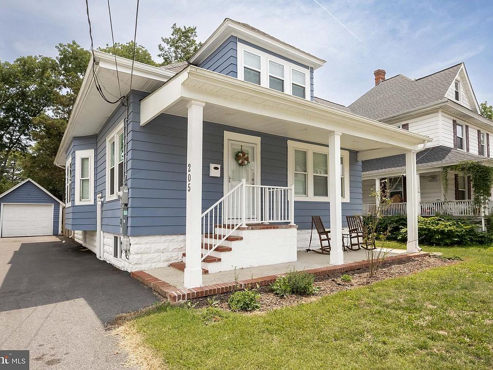 1st image of 205 6th St