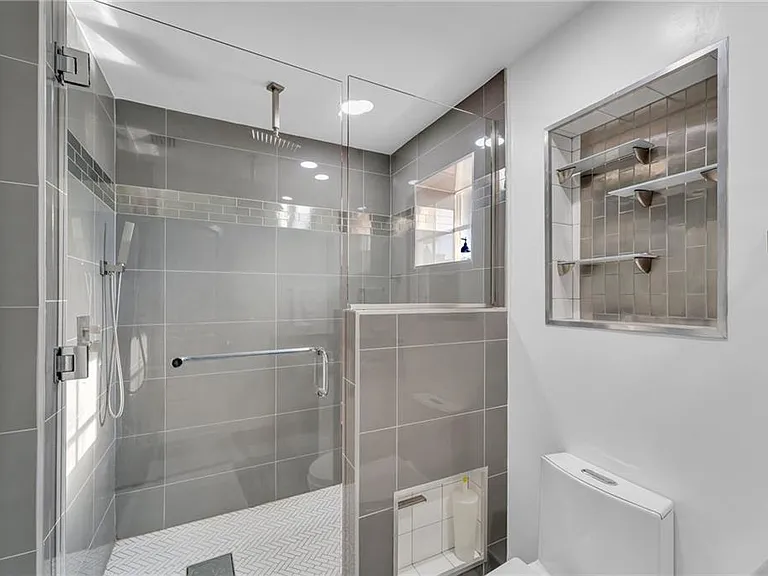 2080 W 1st St — Photo 18