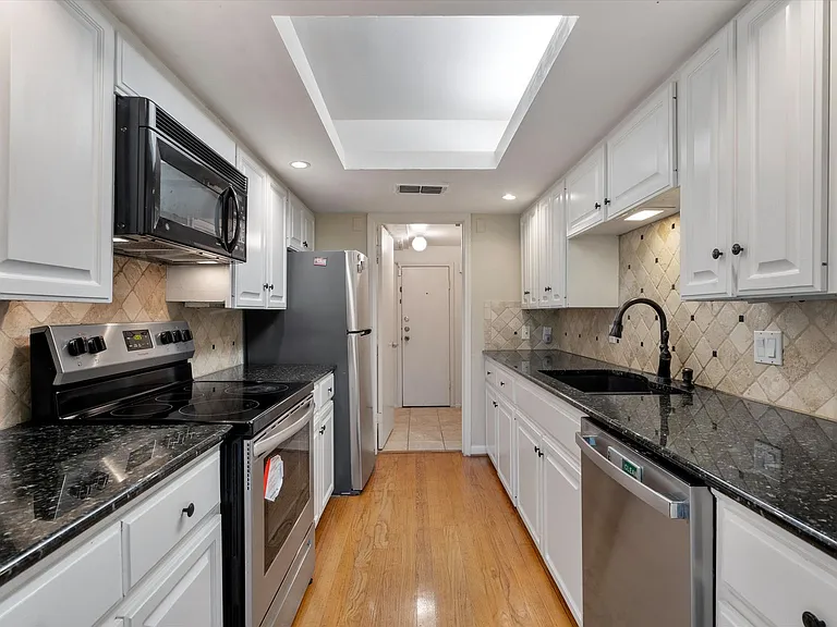 2704 San Pedro St #A-10 — Photo 2