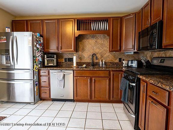 5th image of 241 Winding River Ln