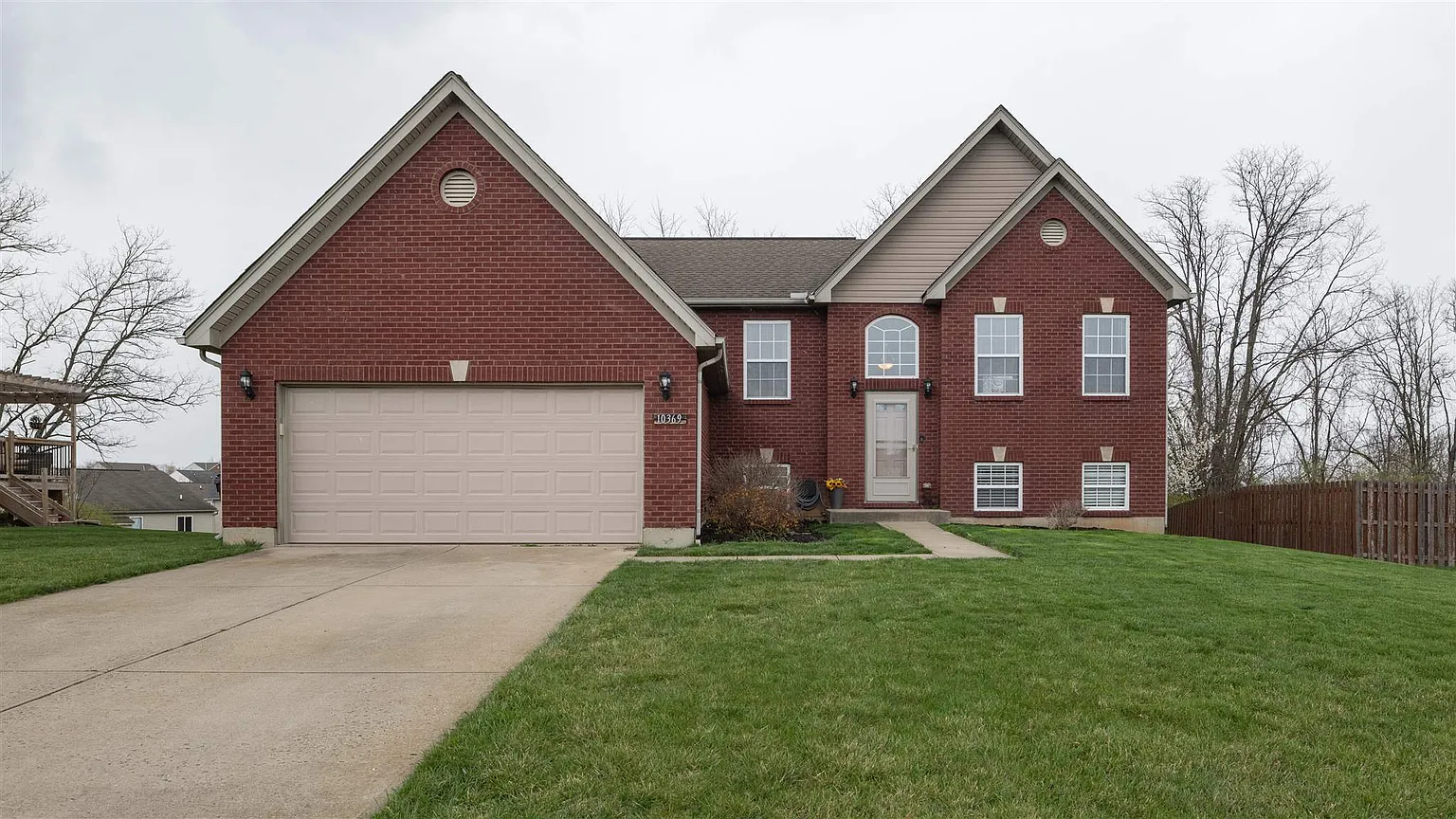 10369 Sharpsburg Dr photo 1