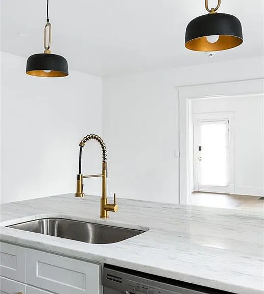 1047 Greencove Ave NE — Photo 10