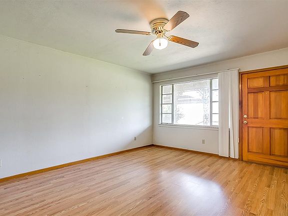 5th image of 9227 Live Oak Ln