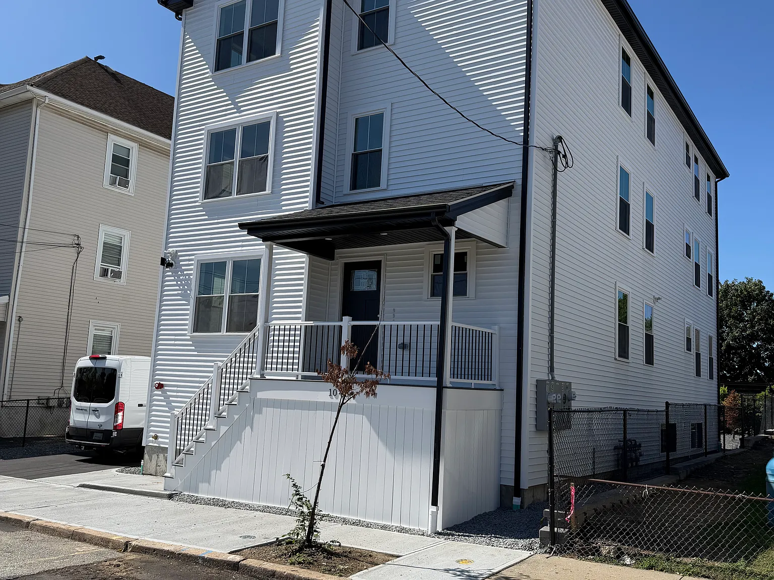 4 bed, 1300 sqft, $2,900 — Photo 2