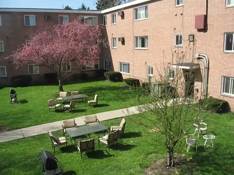 Blake House Apartments — Photo 23