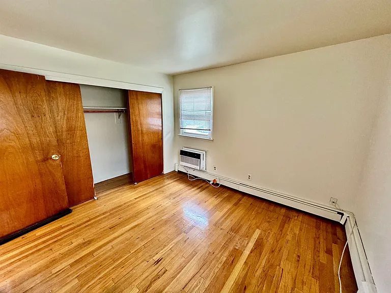 33 W 56th St #1 — Photo 8