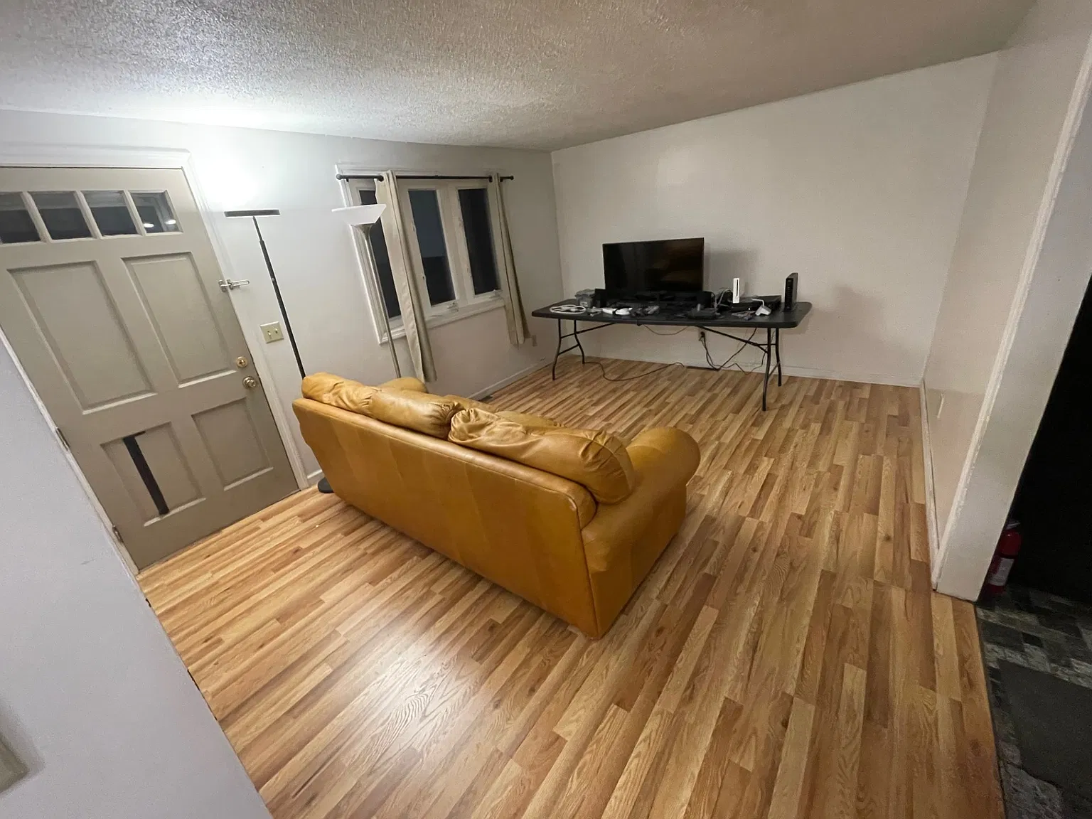 3 bed, 816 sqft, $3,000 — Photo 3