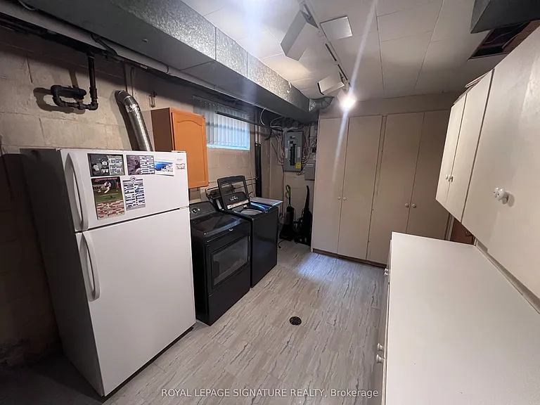 195 Upper Canada Dr — Photo 28