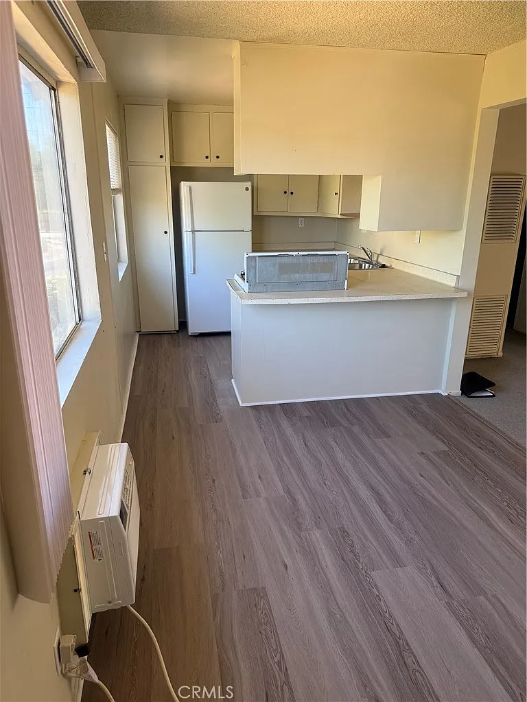 2 bed, 760 sqft, $1,800 — Photo 3