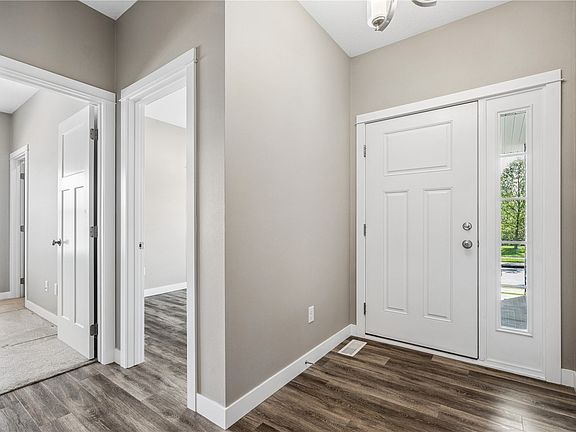 4th image of 3520 Royal Dr SW