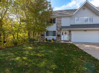 802 Hampton Cir, Valparaiso, IN 46383