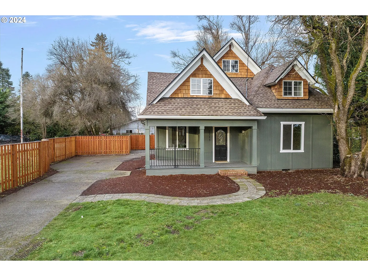 2215 26th Ave photo 1