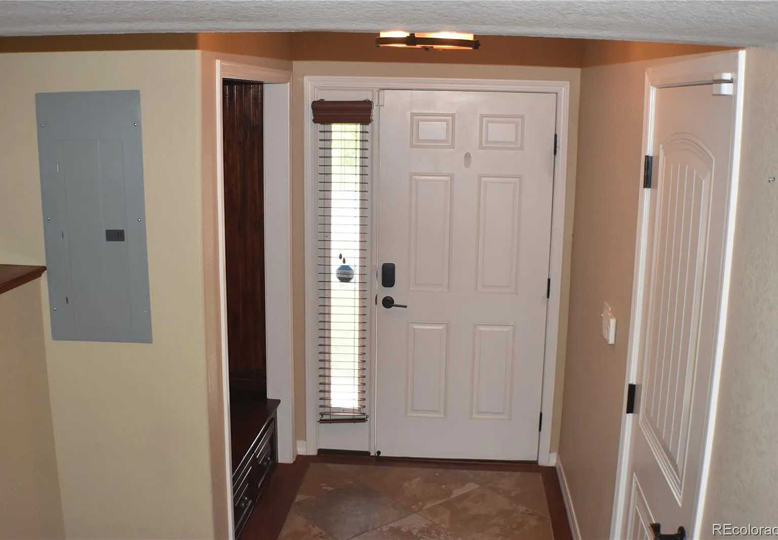 2 bed, 2.5 bath, 1866 sqft, $2,300 — Photo 2