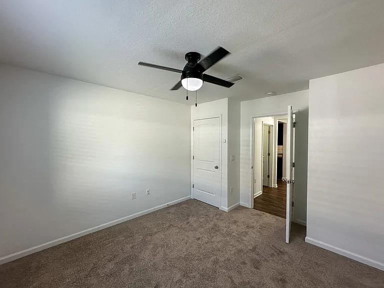 2123 Waltham St — Photo 18