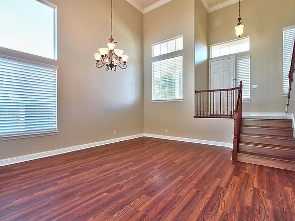 3rd image of 1102 Chesley Ln