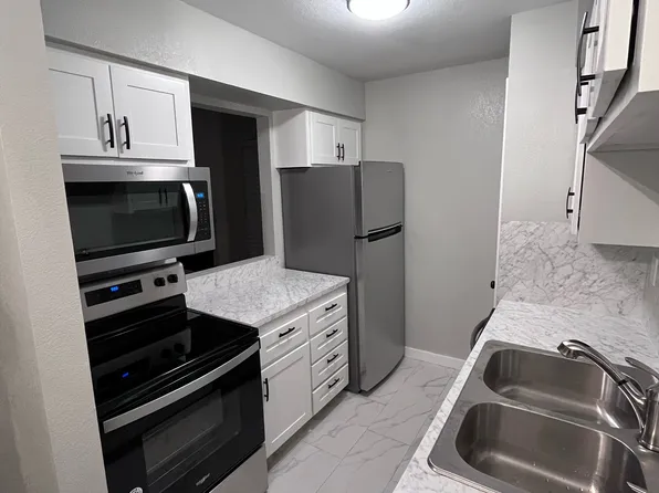 1200 N Cedar Ave APT 304, Tahlequah, OK 74464