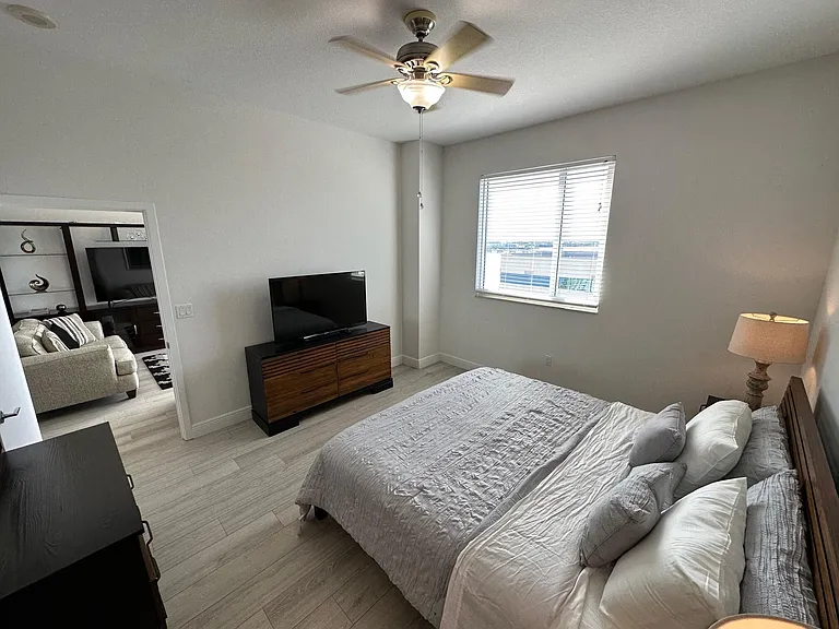 1551 N Flagler Drive Lph #17 — Photo 20