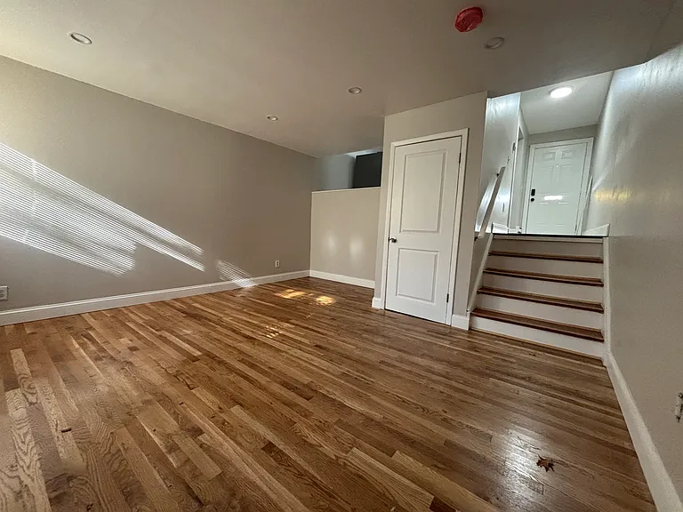 559 Sherman Pkwy #10 — Photo 3